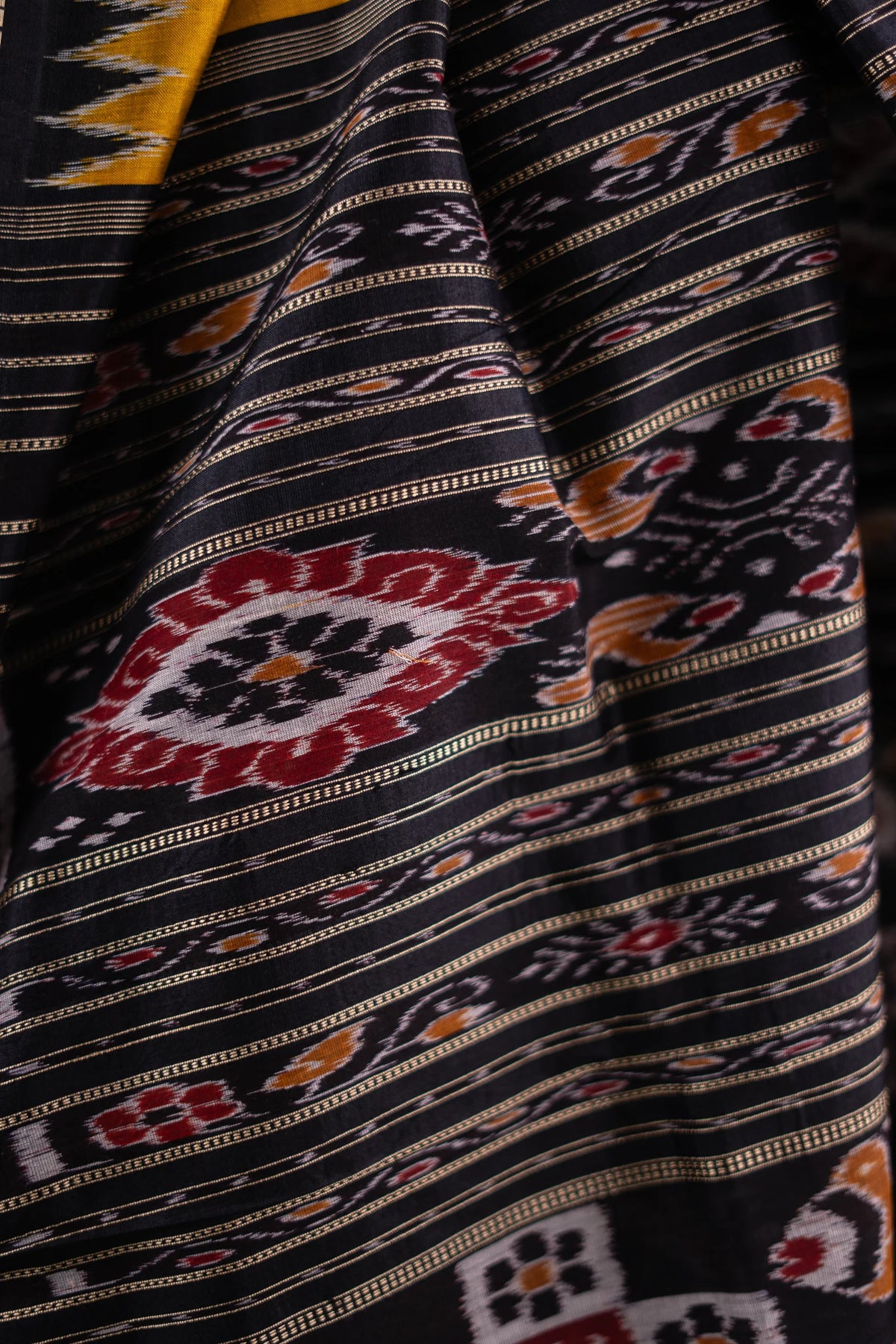 Mustard Black Temple Border Khandua Silk Saree - extra pallu detail