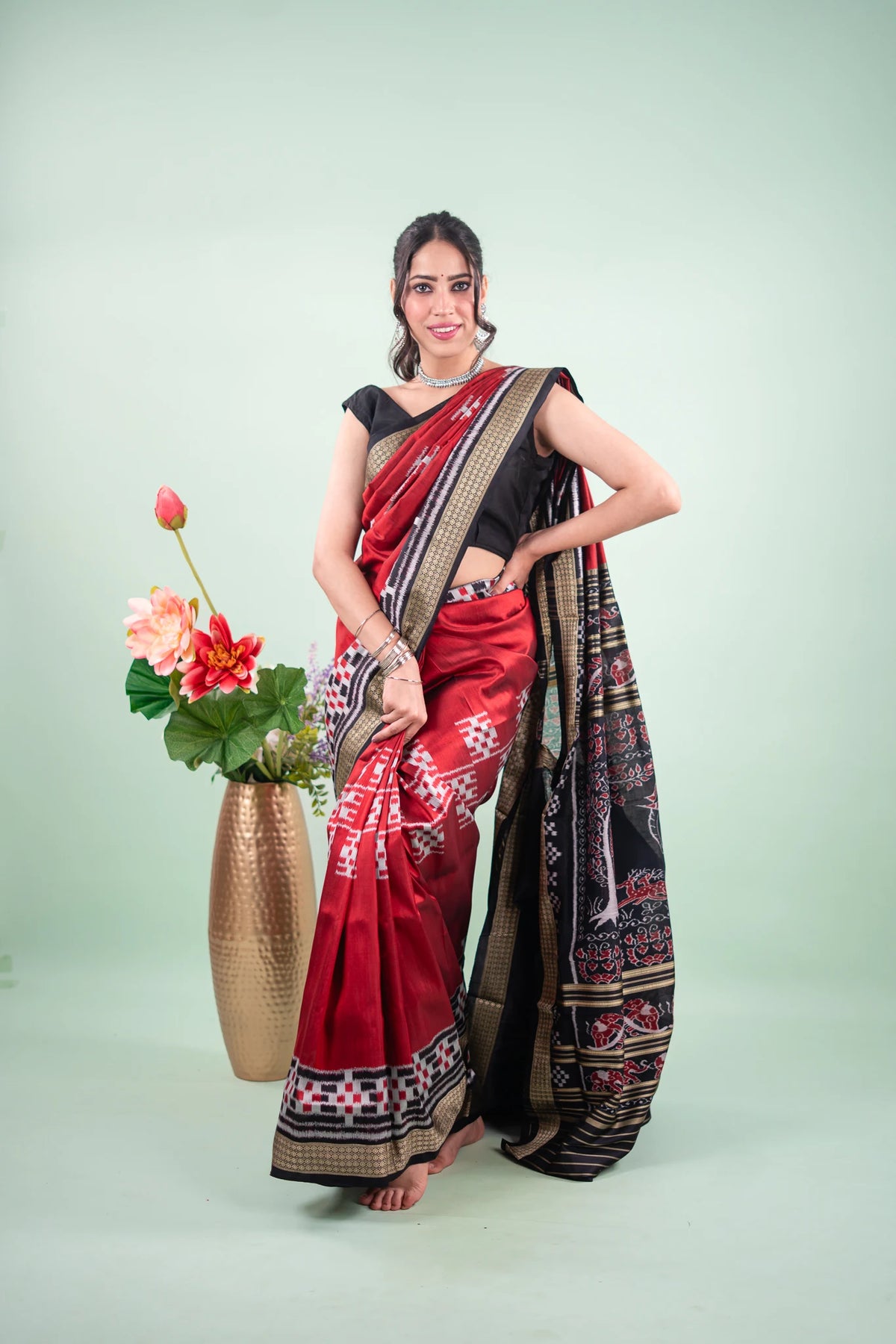 Red Black Pasapalli Lotus Khandua Silk Saree - image 2
