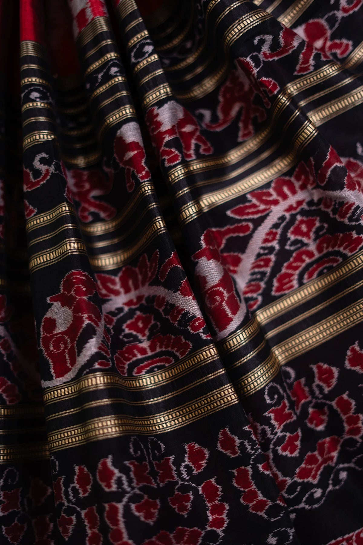 Red Black Pasapalli Lotus Khandua Silk Saree - image 3
