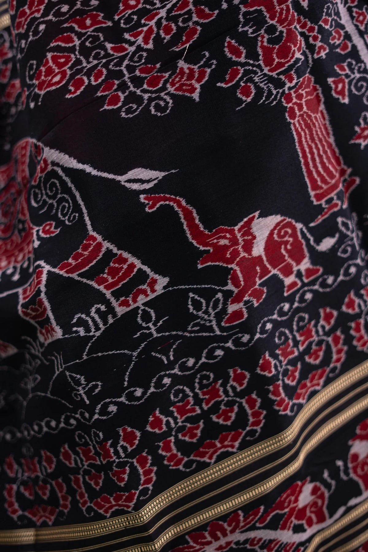 Red Black Pasapalli Lotus Khandua Silk Saree - image 5