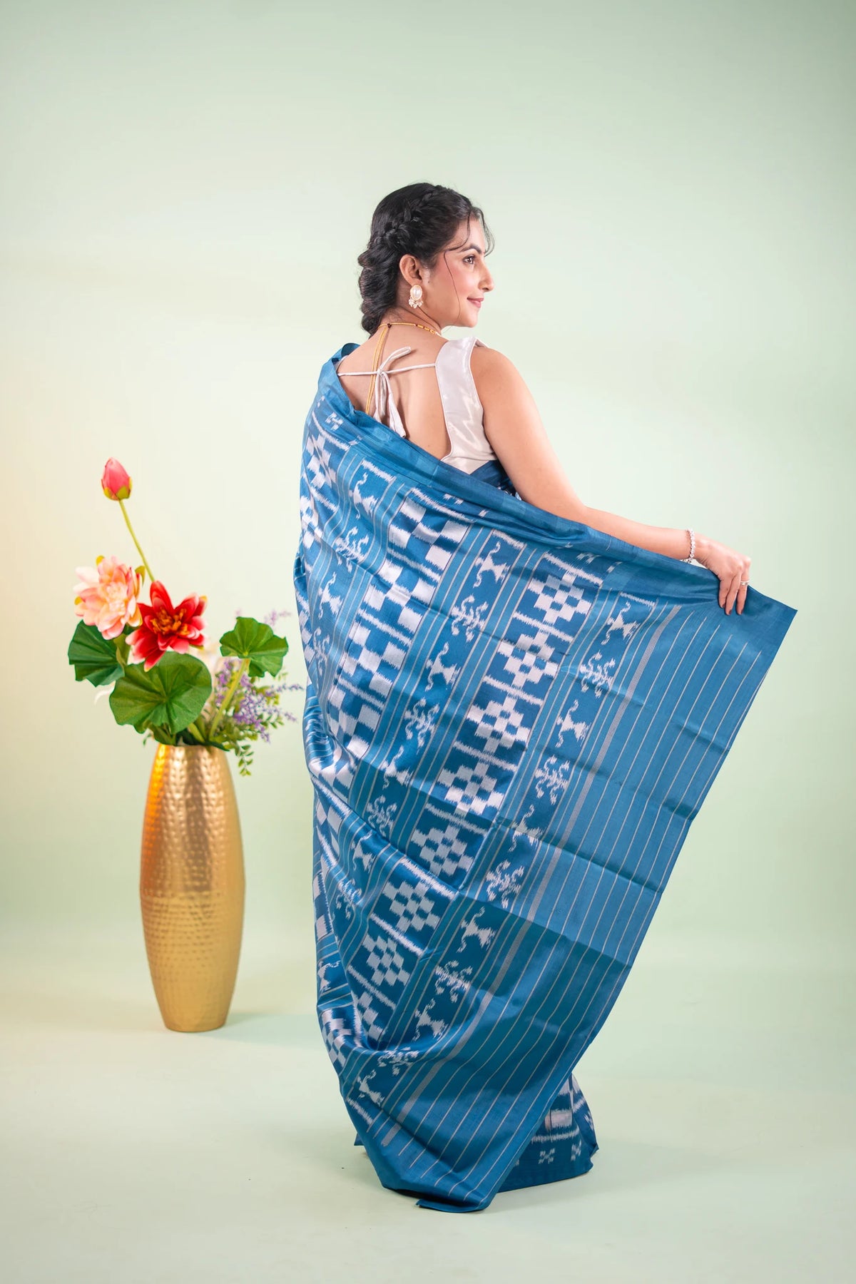 Teal Ice Blue Pasapalli Khandua Silk Saree - image 4