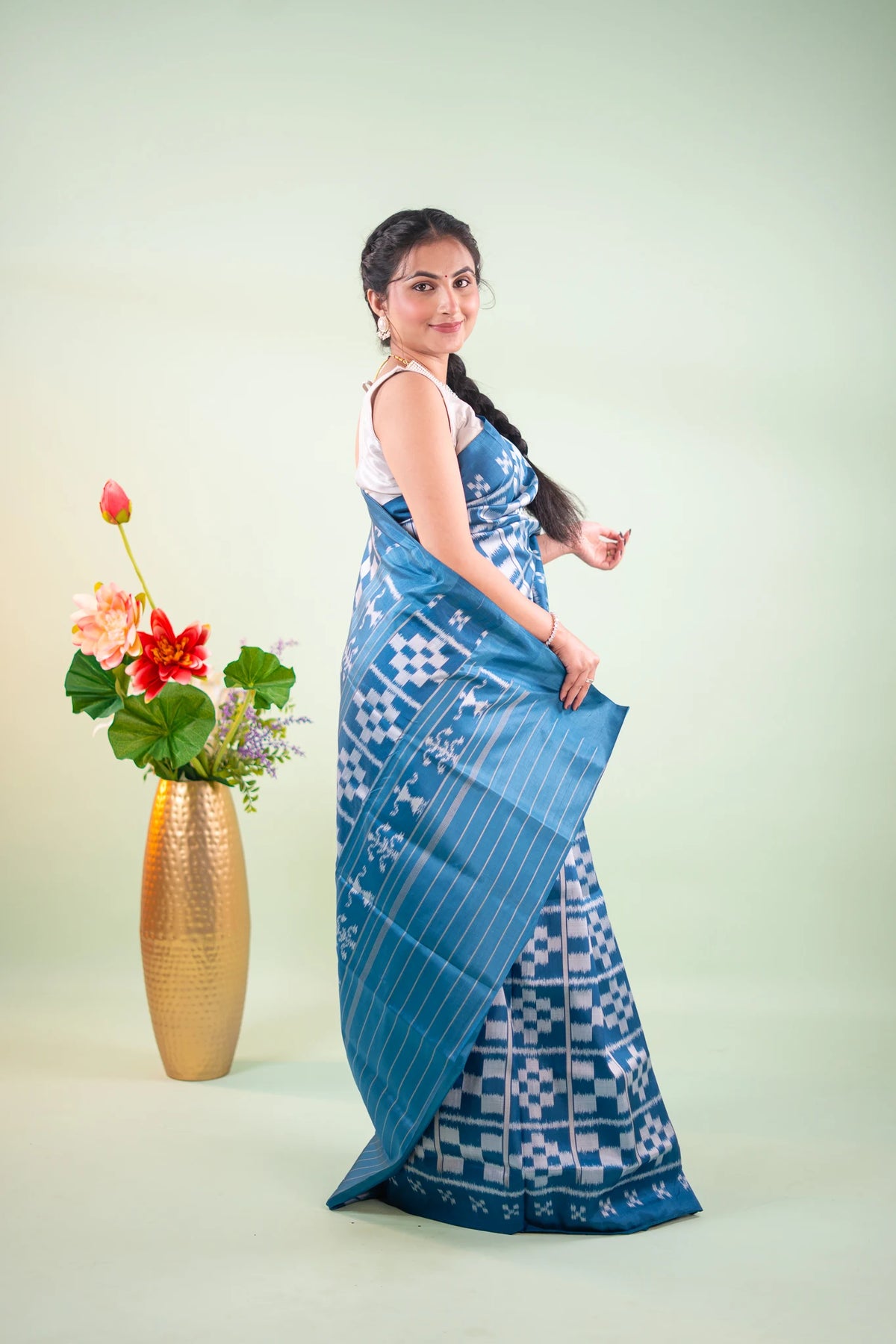 Teal Ice Blue Pasapalli Khandua Silk Saree - image 7