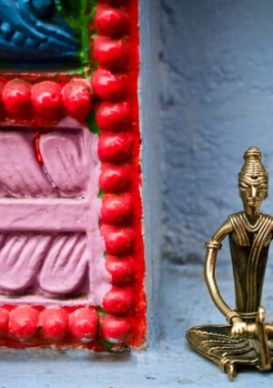 Dhokra lady showpiece